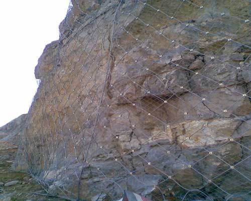 落石防護網(wǎng)選購時需要注意什么 落石防護網(wǎng)選購時需要注意什么