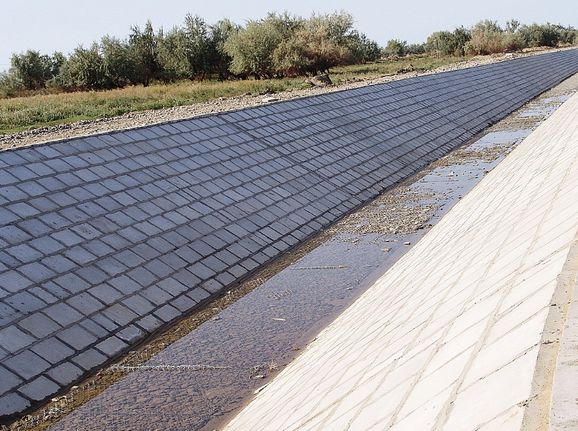 雷諾護(hù)墊防護(hù)和傳統(tǒng)防護(hù)對(duì)比的優(yōu)勢(shì) 雷諾護(hù)墊防護(hù)和傳統(tǒng)防護(hù)對(duì)比的優(yōu)勢(shì)