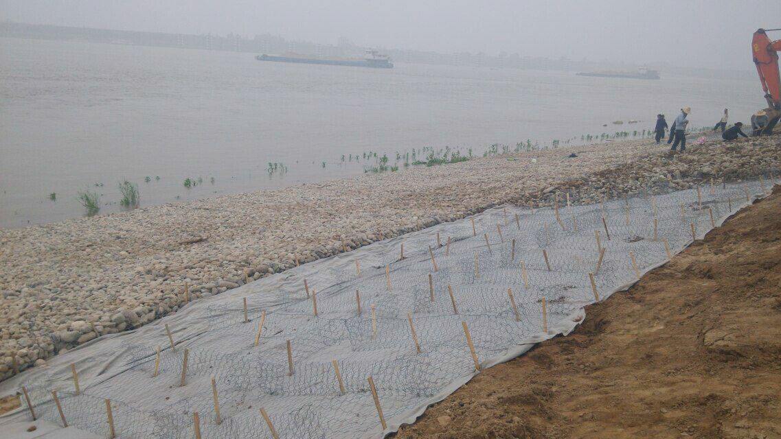 雷諾護(hù)墊在生態(tài)防護(hù)過程中的具體體現(xiàn) 雷諾護(hù)墊在生態(tài)防護(hù)過程中的具體體現(xiàn)