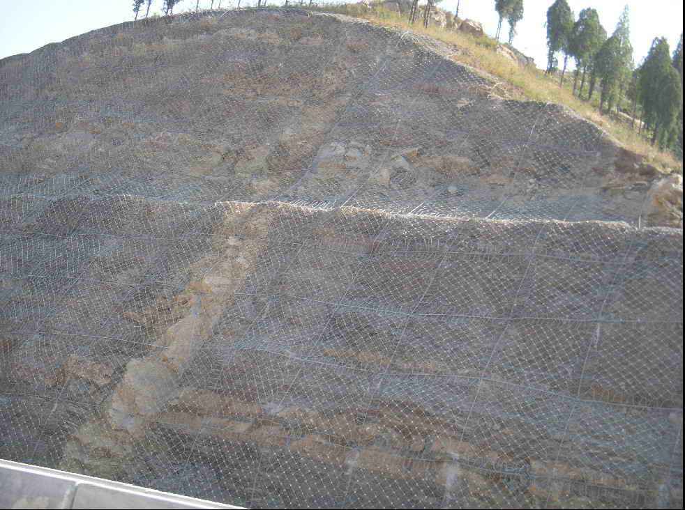 落石防護網(wǎng)施工時注意幾個要點