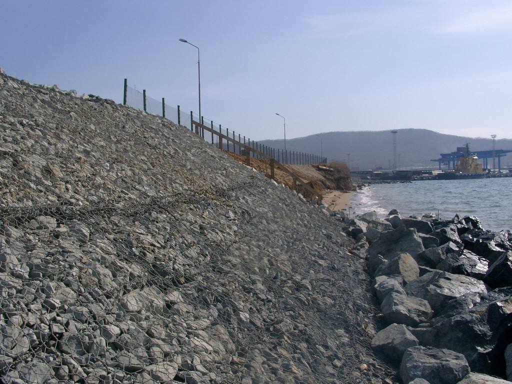 雷諾護(hù)墊生態(tài)護(hù)坡是如何施工的