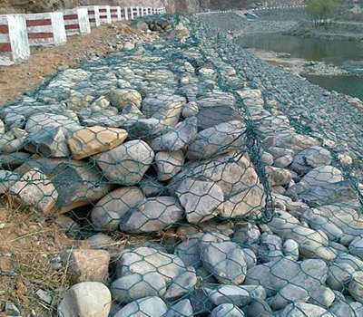 如何保證包塑石籠網(wǎng)的河道施工