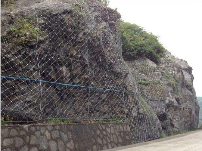 使用落石防護(hù)網(wǎng)防護(hù)對生態(tài)環(huán)境的影響