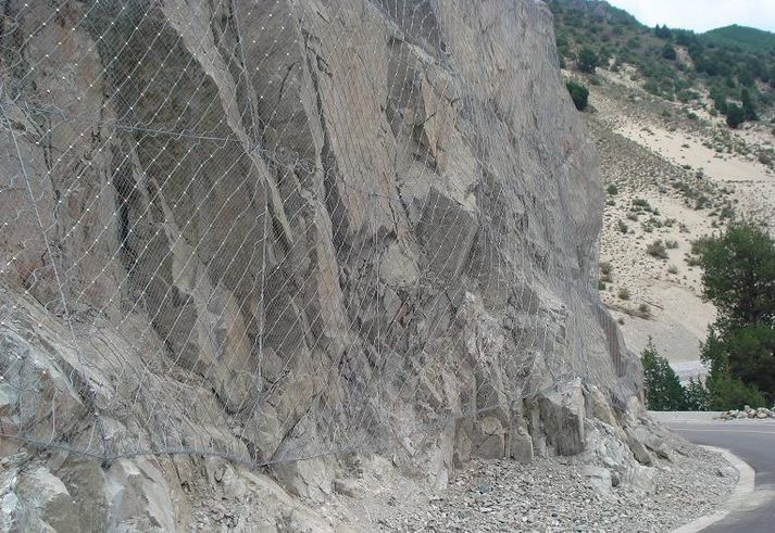 落石防護(hù)網(wǎng)施工危險(xiǎn)性的防護(hù)辦法