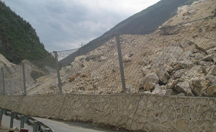 邊坡落石防護網(wǎng)在高速公路實際應用中的作用