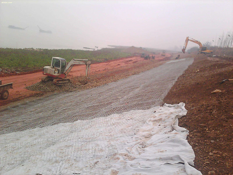 雷諾護墊為何設計成六角形蜂巢狀