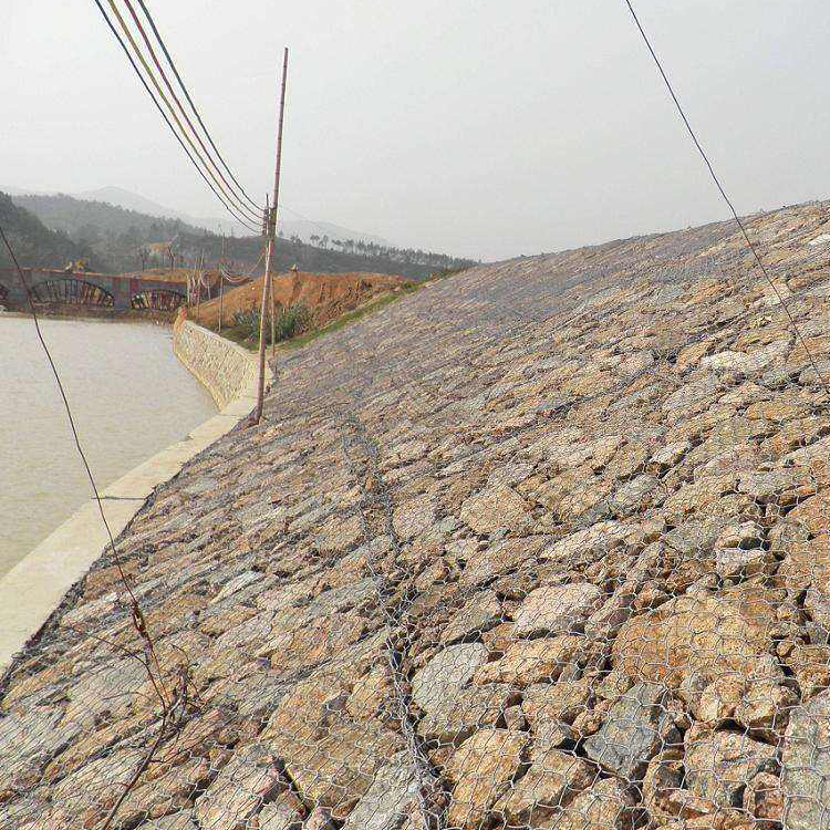 格賓網(wǎng)箱的性能優(yōu)勢(shì)特點(diǎn)